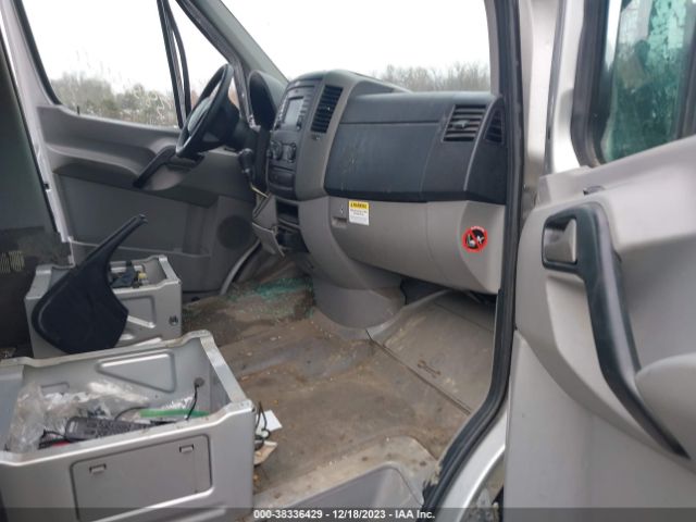 Photo 4 VIN: WD3PE7CD0HP410723 - MERCEDES-BENZ SPRINTER 2500 