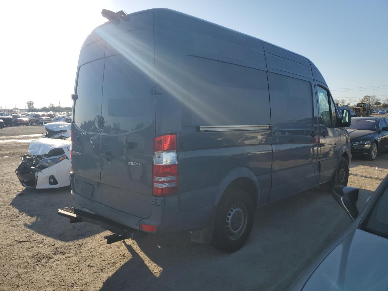 Photo 2 VIN: WD3PE7CD5JP629067 - MERCEDES-BENZ SPRINTER 