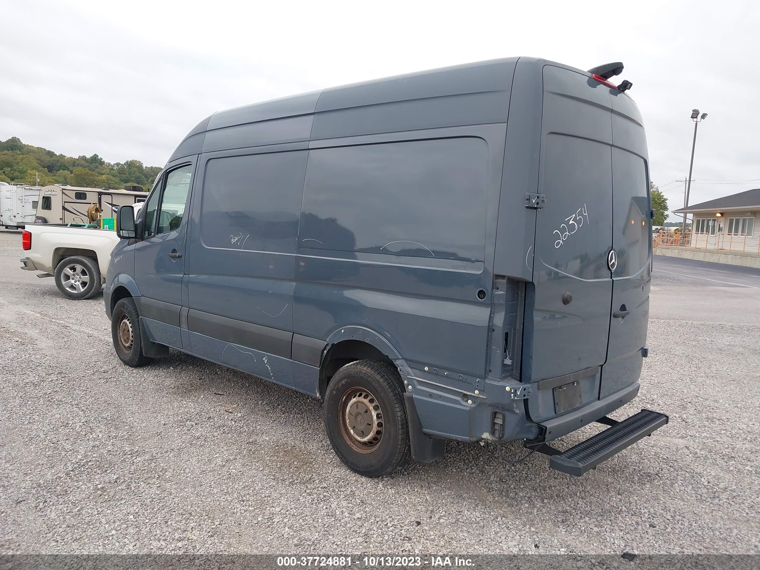 Photo 2 VIN: WD3PE7CD5JP647570 - MERCEDES-BENZ SPRINTER 