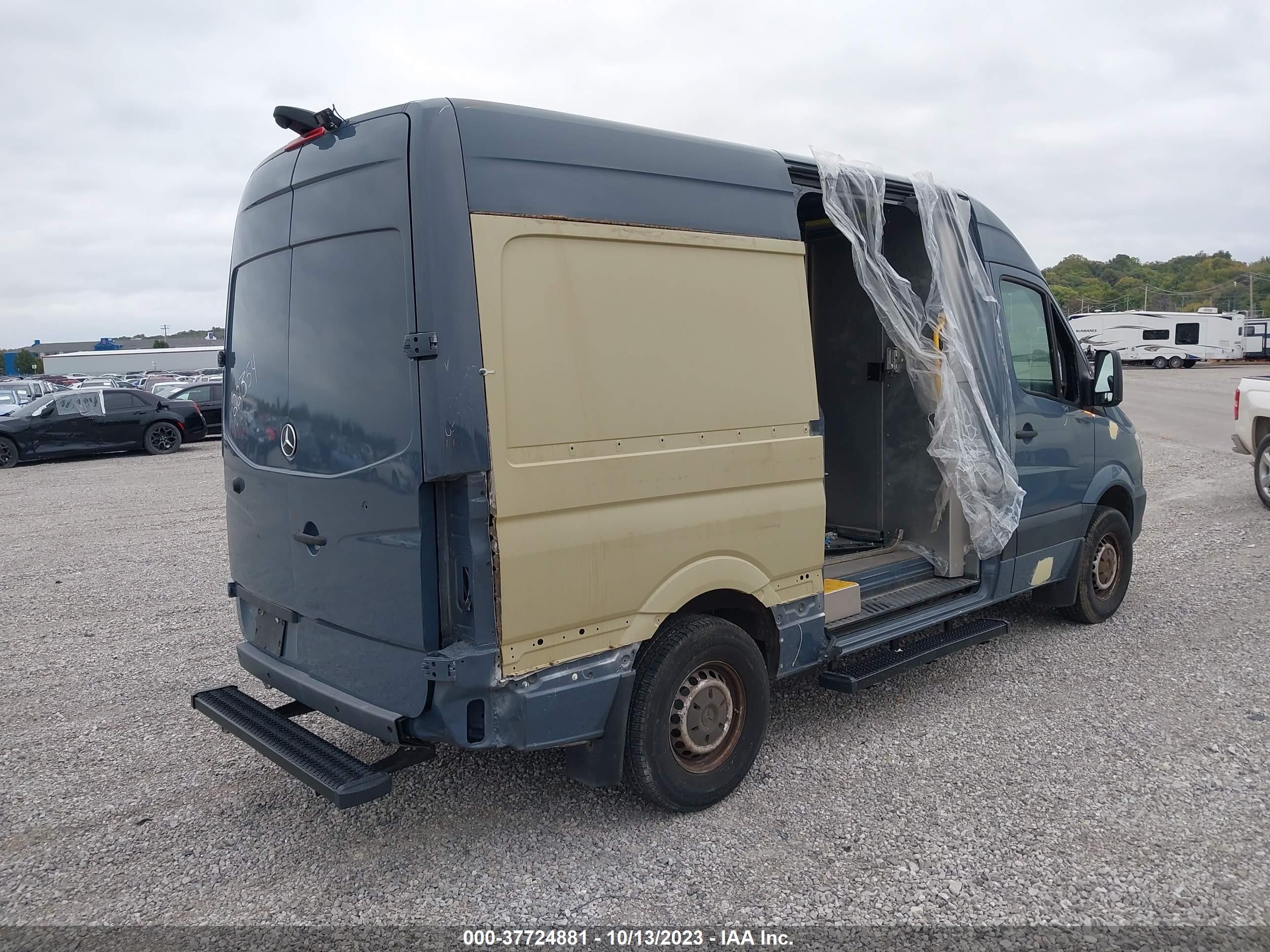 Photo 3 VIN: WD3PE7CD5JP647570 - MERCEDES-BENZ SPRINTER 