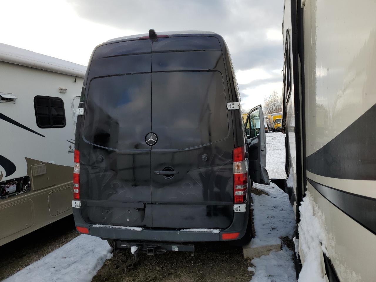 Photo 2 VIN: WD3PE7CDXHP379982 - MERCEDES-BENZ SPRINTER 