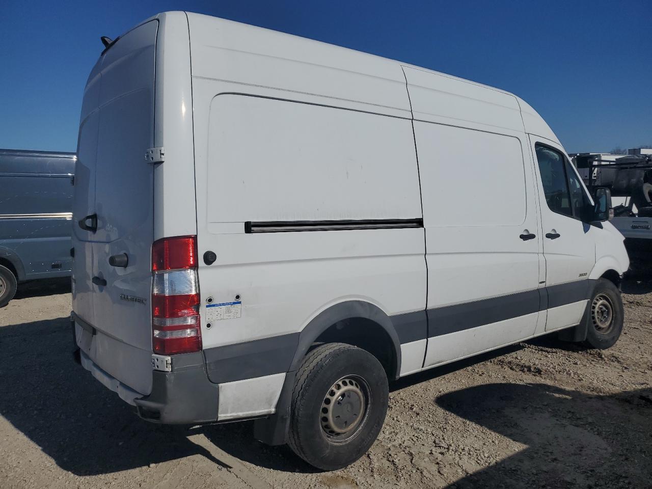 Photo 2 VIN: WD3PE7DD9GP342788 - MERCEDES-BENZ SPRINTER 