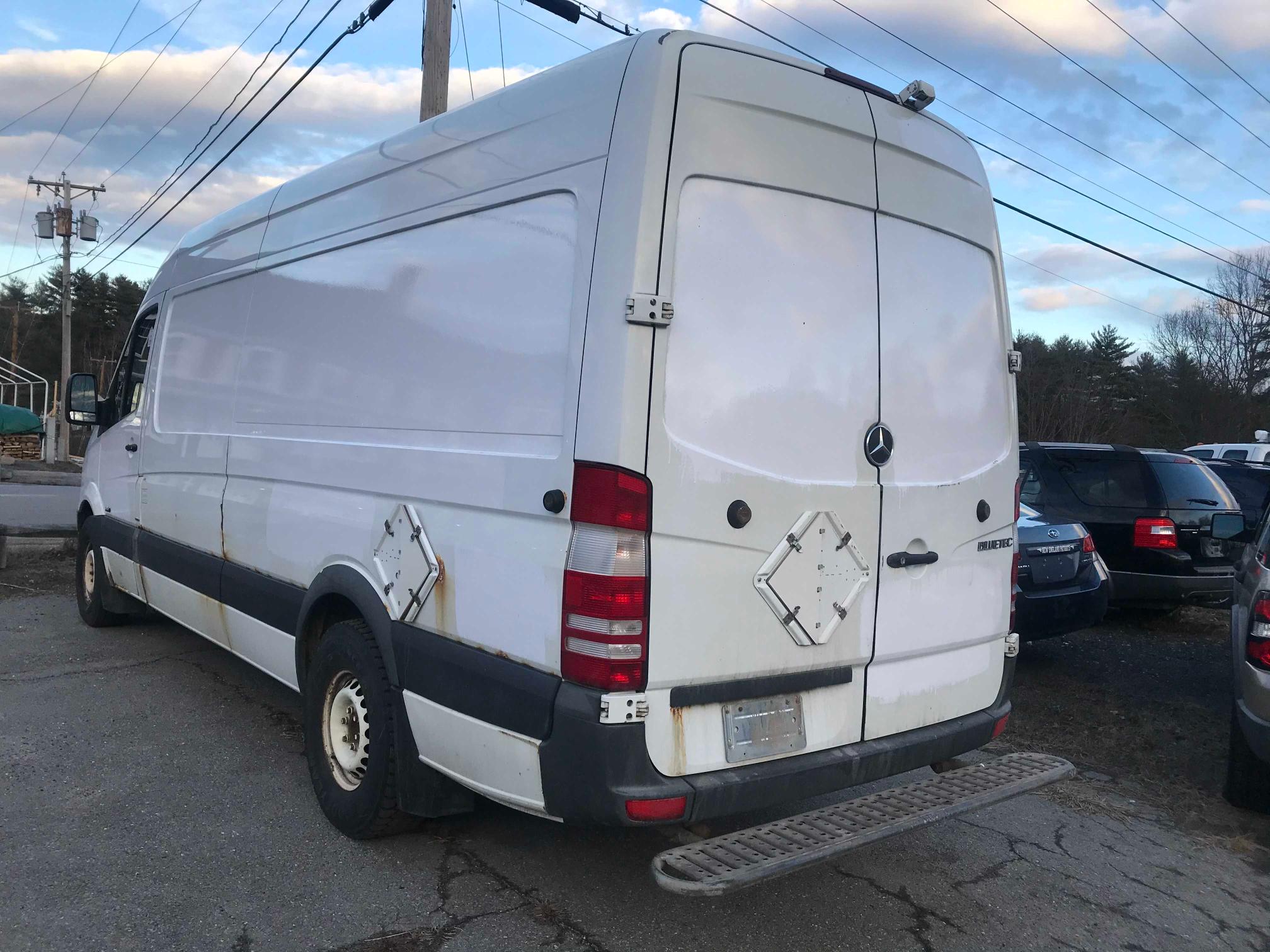 Photo 2 VIN: WD3PE8CB8C5698483 - MERCEDES-BENZ SPRINTER 2 