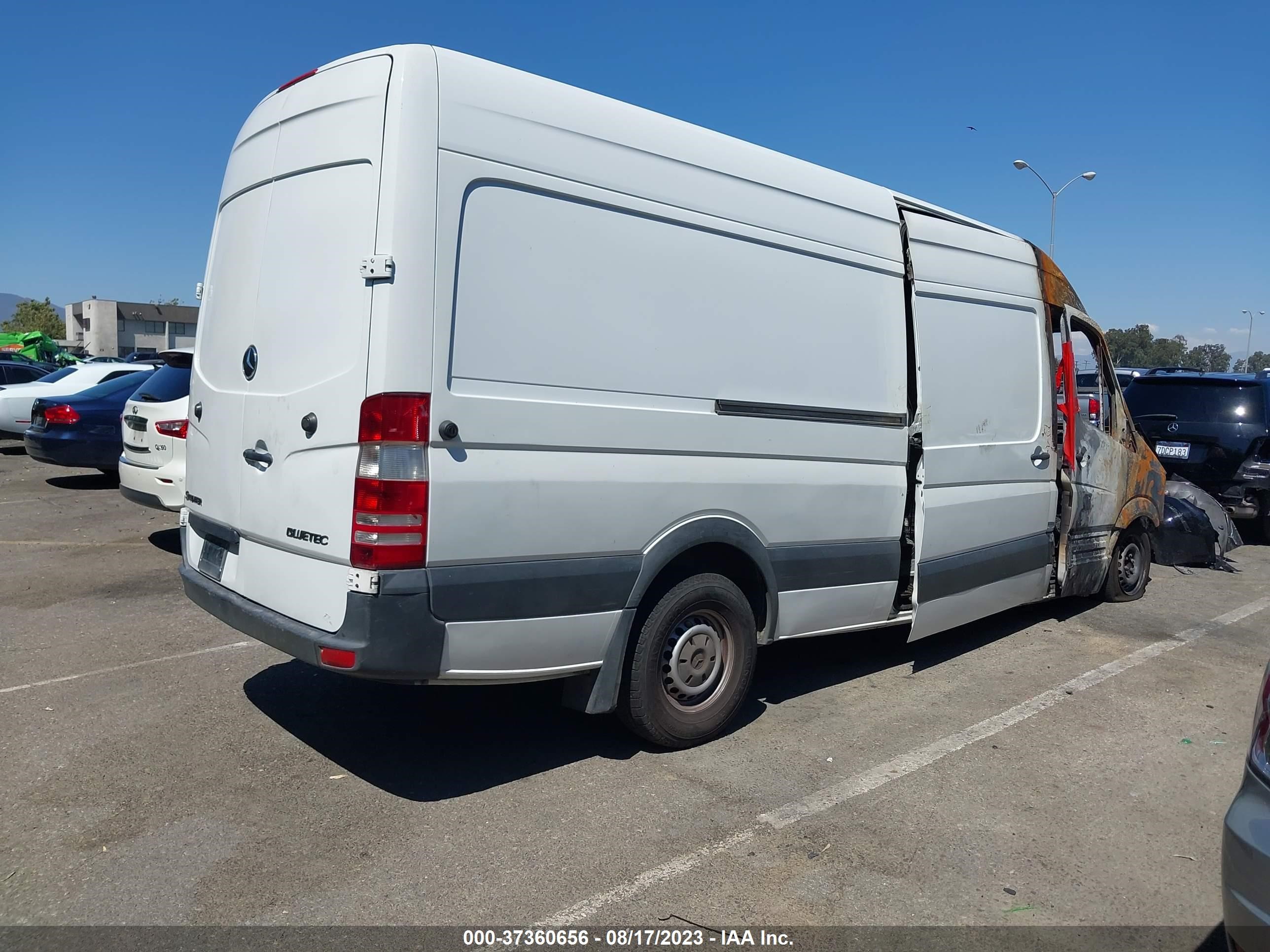 Photo 3 VIN: WD3PE8CC9D5778370 - MERCEDES-BENZ SPRINTER 