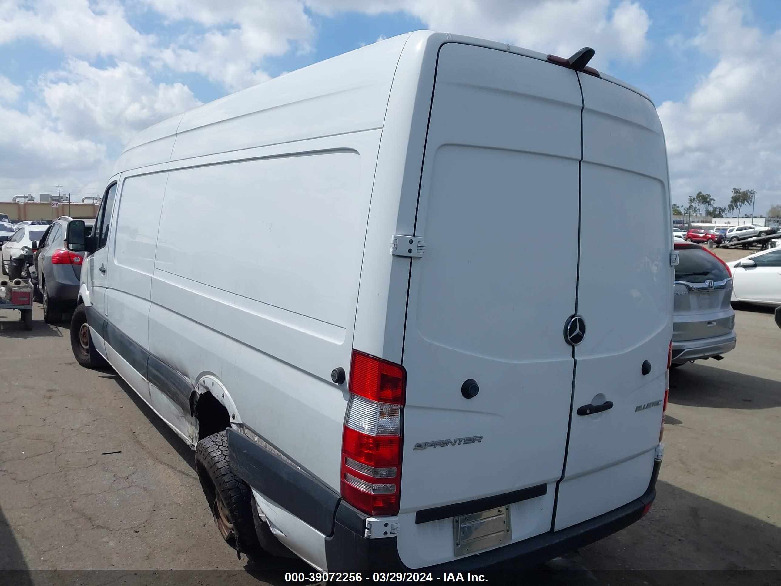 Photo 2 VIN: WD3PE8CC9E5884870 - MERCEDES-BENZ SPRINTER 2 