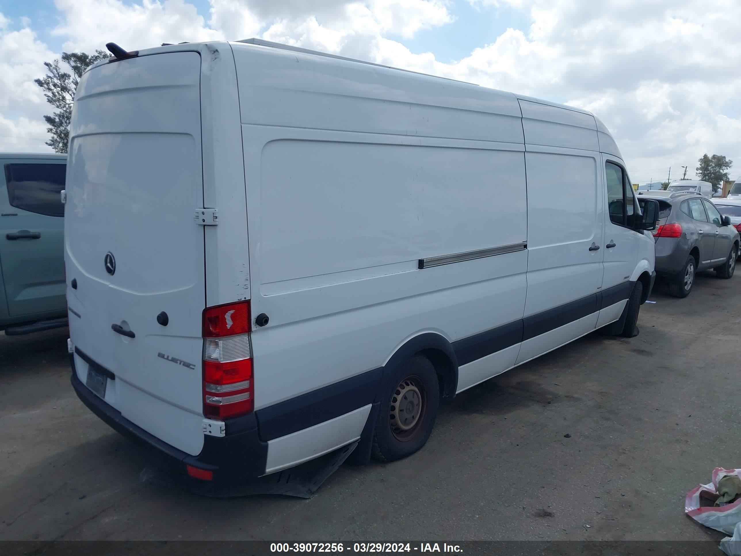 Photo 3 VIN: WD3PE8CC9E5884870 - MERCEDES-BENZ SPRINTER 2 