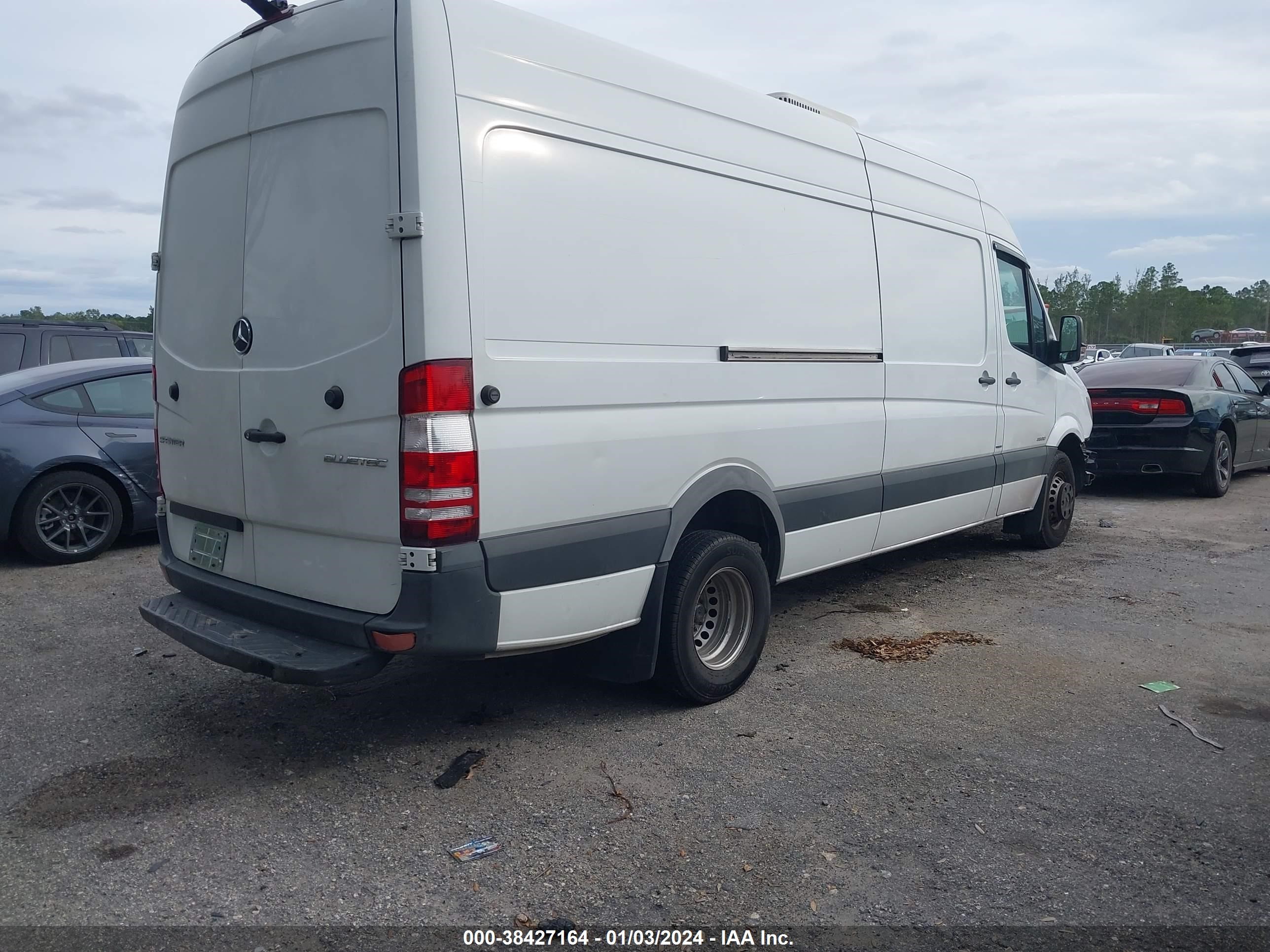 Photo 3 VIN: WD3PF4CC8E5873543 - MERCEDES-BENZ SPRINTER 