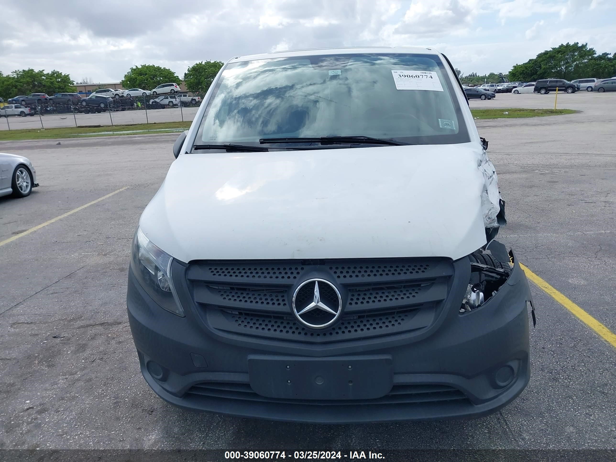 Photo 11 VIN: WD3PG2EA1H3298263 - MERCEDES-BENZ METRIS 