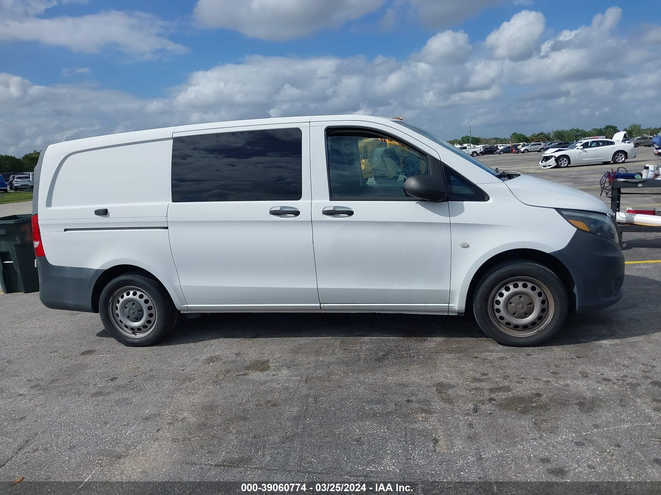 Photo 12 VIN: WD3PG2EA1H3298263 - MERCEDES-BENZ METRIS 