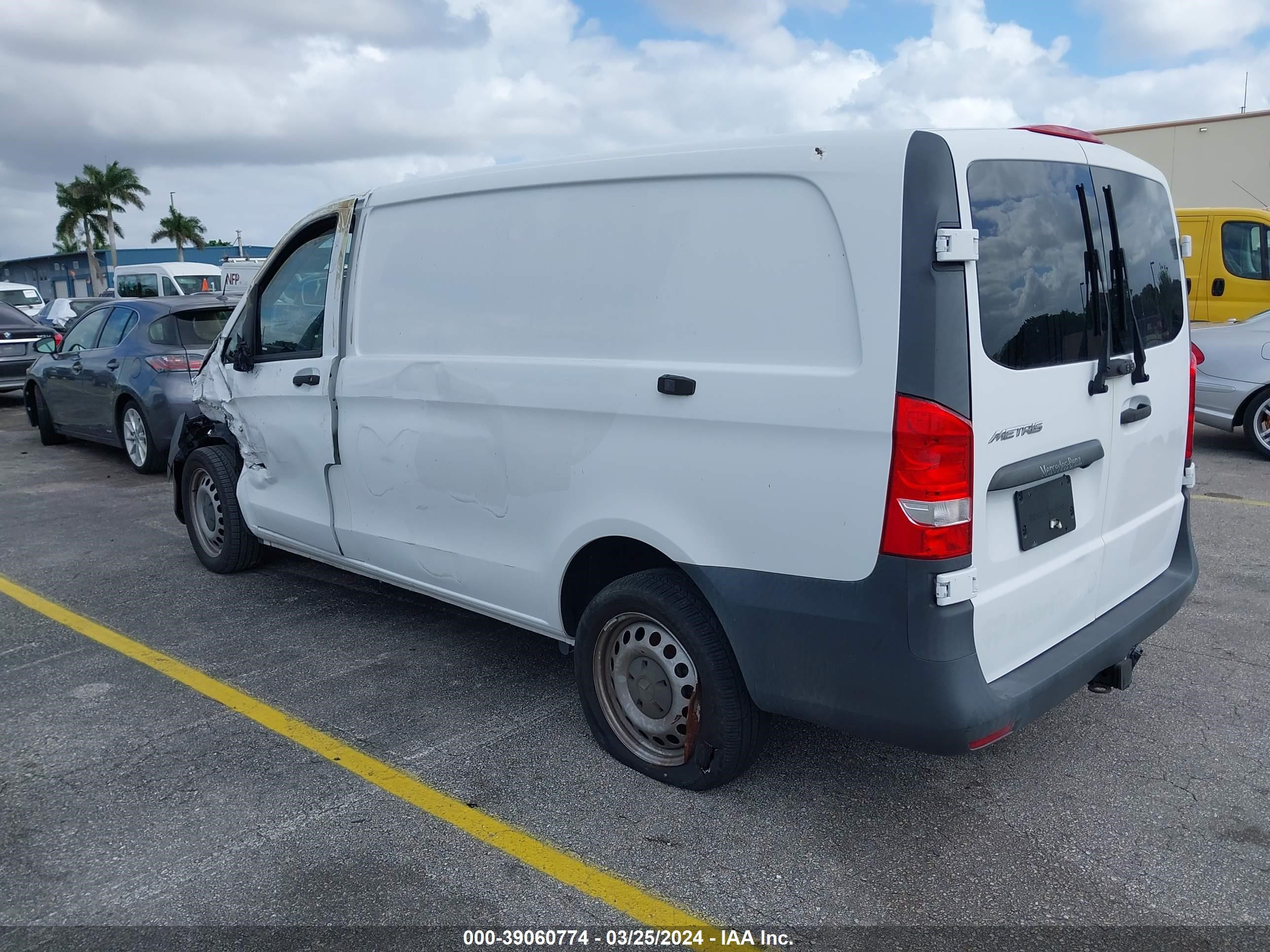 Photo 2 VIN: WD3PG2EA1H3298263 - MERCEDES-BENZ METRIS 