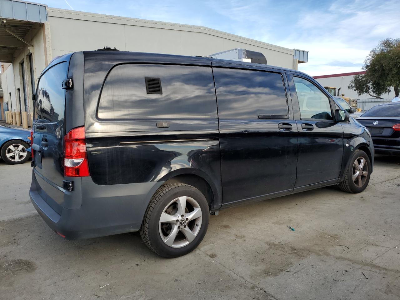 Photo 2 VIN: WD3PG2EA3J3443129 - MERCEDES-BENZ METRIS 