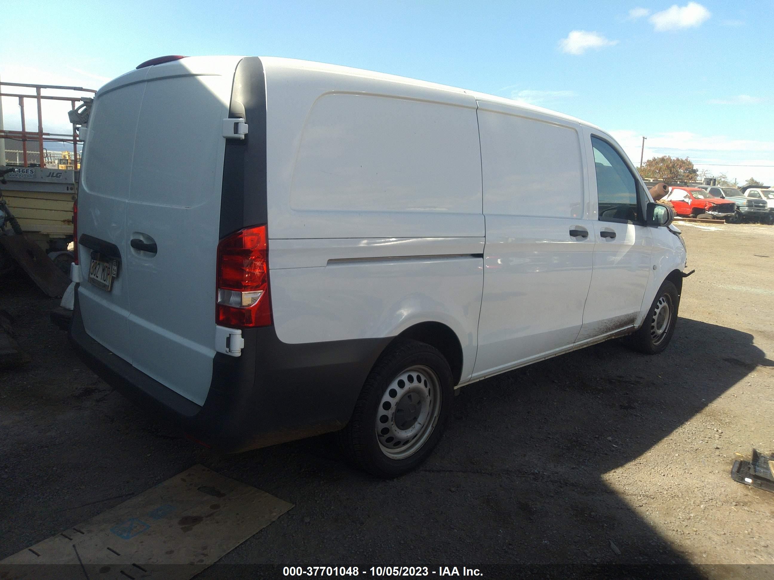 Photo 3 VIN: WD3PG2EA8H3239761 - MERCEDES-BENZ METRIS CARGO VAN 