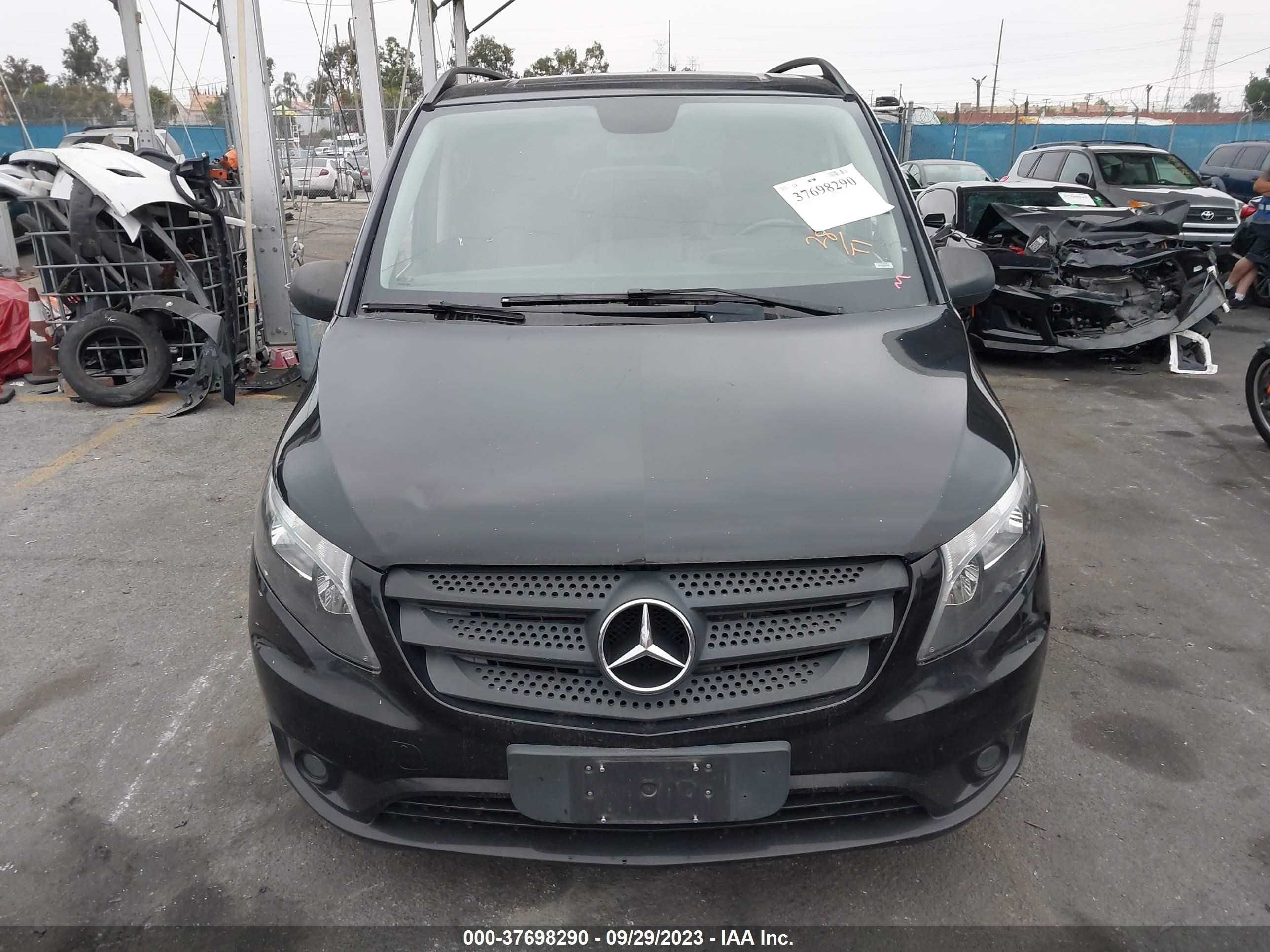 Photo 11 VIN: WD4PG2EE7H3317817 - MERCEDES-BENZ METRIS PASSENGER VAN 