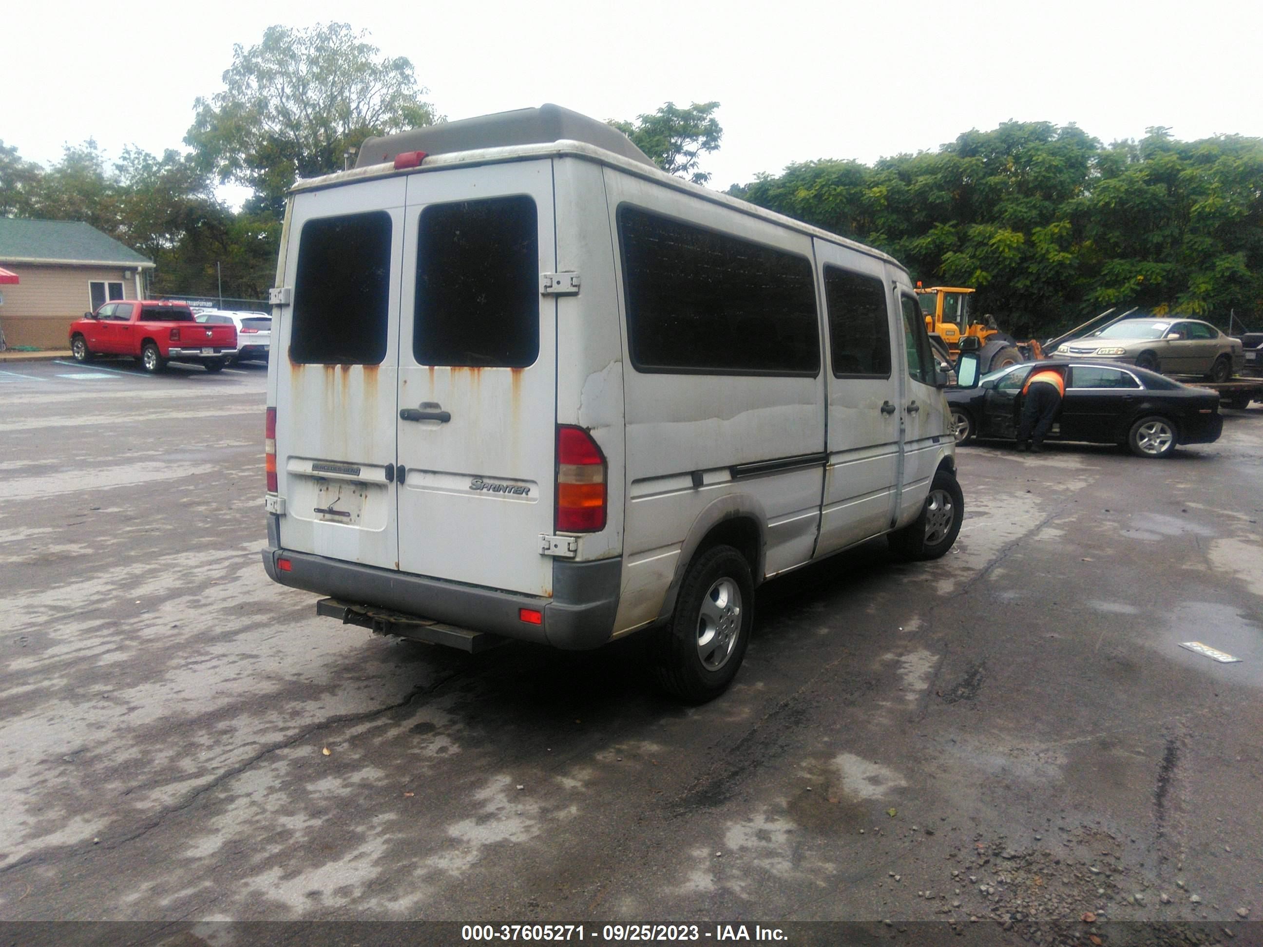 Photo 3 VIN: WD8PD644X65898996 - DODGE SPRINTER 