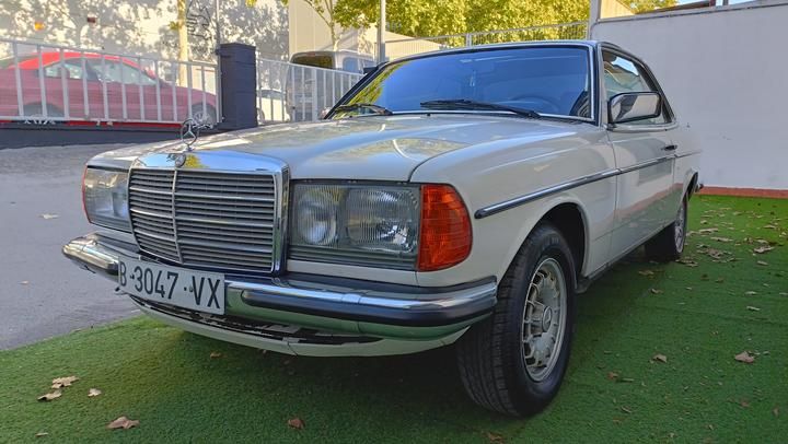 Photo 3 VIN: WDB12305311202437 - MERCEDES-BENZ 280 CE 