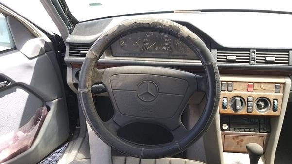 Photo 11 VIN: WDB1240221C242413 - MERCEDES-BENZ E220 