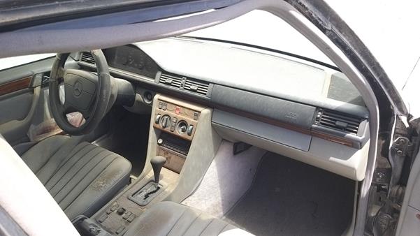 Photo 21 VIN: WDB1240221C242413 - MERCEDES-BENZ E220 