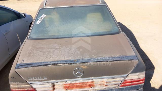 Photo 7 VIN: WDB1240301A882345 - MERCEDES E 