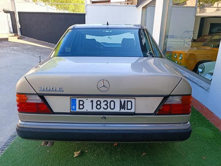 Photo 6 VIN: WDB1240301B459696 - MERCEDES-BENZ 300 E SALOON 