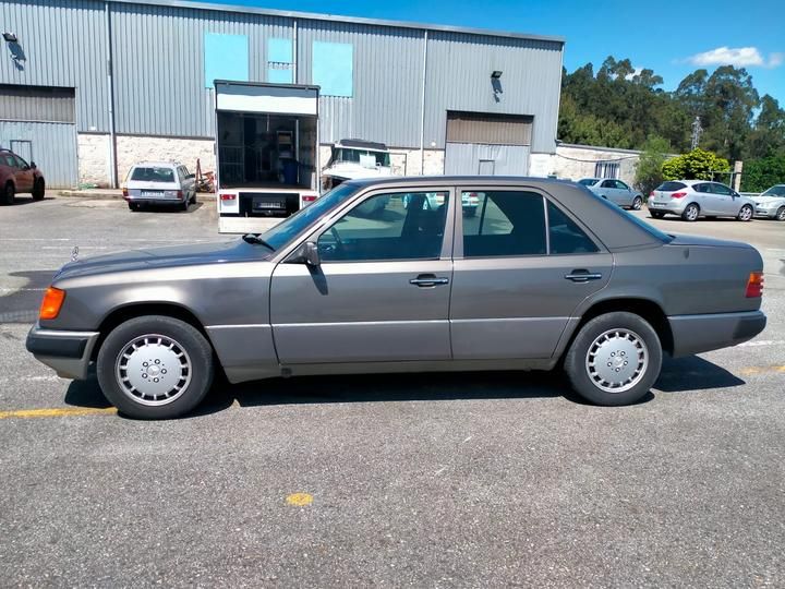 Photo 1 VIN: WDB1242301B322783 - MERCEDES-BENZ E300 W124 