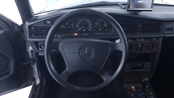 Photo 12 VIN: WDB2010291F894035 - MERCEDES-BENZ 190 E 