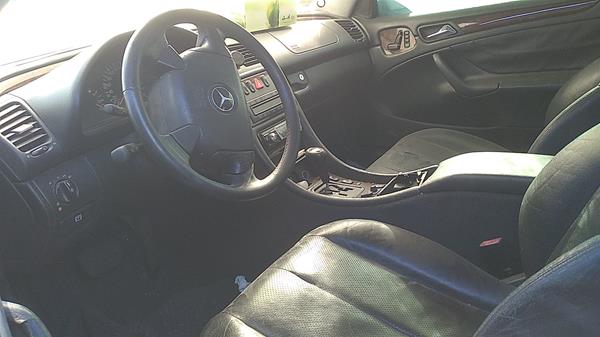 Photo 11 VIN: WDB2083651F010819 - MERCEDES-BENZ CLK320 