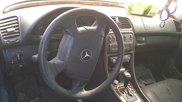 Photo 12 VIN: WDB2083651F010819 - MERCEDES-BENZ CLK320 