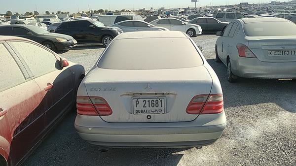 Photo 6 VIN: WDB2083651F010819 - MERCEDES-BENZ CLK320 