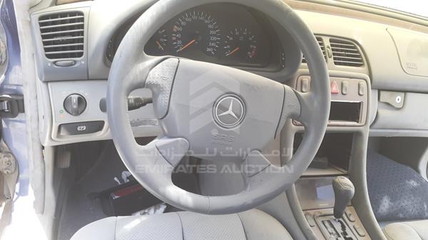 Photo 11 VIN: WDB2083651F028012 - MERCEDES-BENZ CLK320 