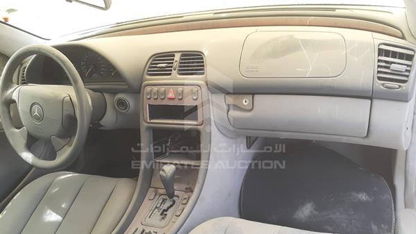 Photo 19 VIN: WDB2083651F028012 - MERCEDES-BENZ CLK320 