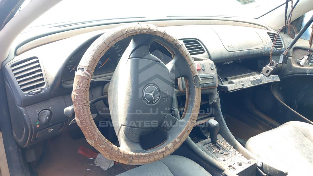 Photo 12 VIN: WDB2083651F050520 - MERCEDES CLK320 