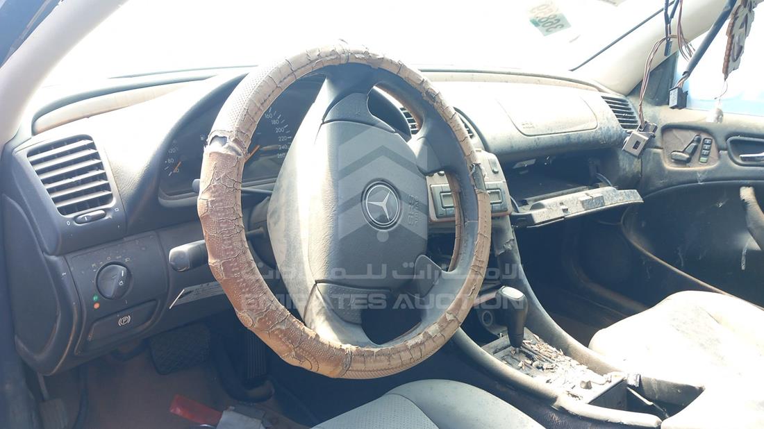 Photo 5 VIN: WDB2083651F050520 - MERCEDES CLK320 