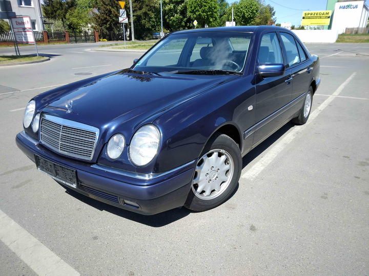 Photo 1 VIN: WDB2100351A934784 - MERCEDES-BENZ E200 SALOON 