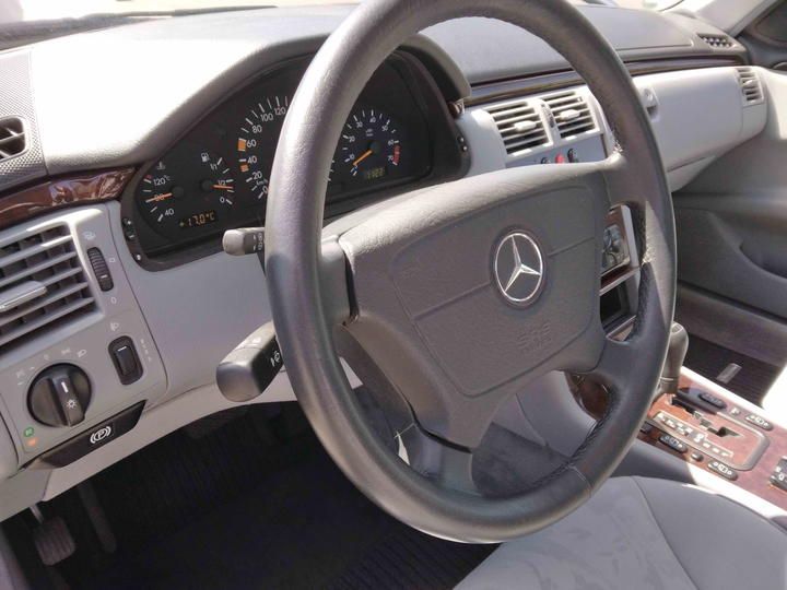 Photo 12 VIN: WDB2100351A934784 - MERCEDES-BENZ E200 SALOON 