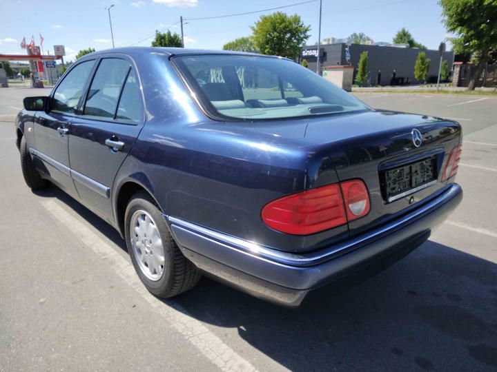 Photo 2 VIN: WDB2100351A934784 - MERCEDES-BENZ E200 SALOON 