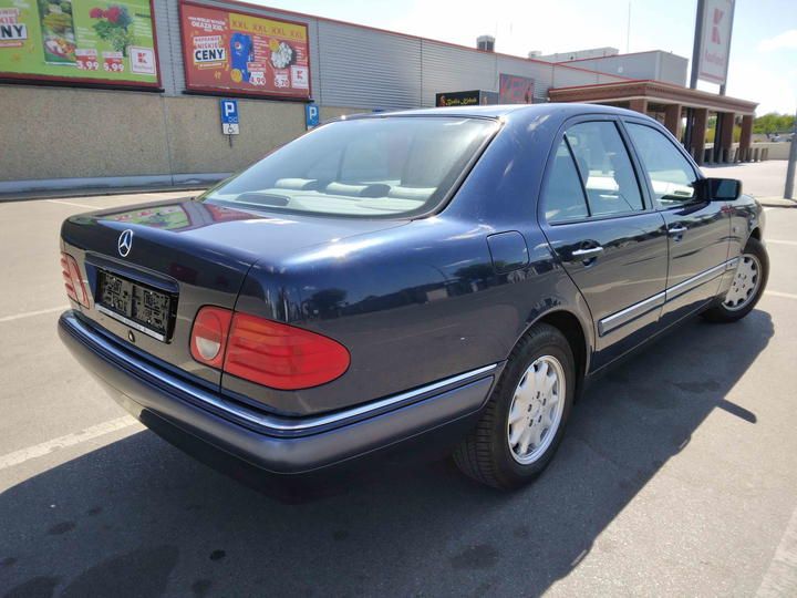 Photo 3 VIN: WDB2100351A934784 - MERCEDES-BENZ E200 SALOON 