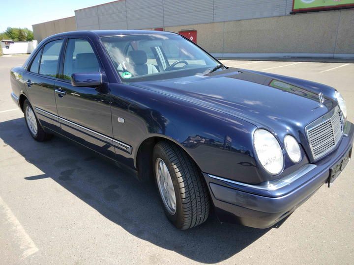 Photo 4 VIN: WDB2100351A934784 - MERCEDES-BENZ E200 SALOON 