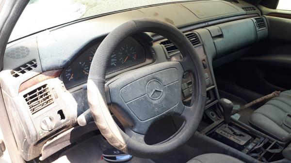 Photo 9 VIN: WDB2100371A182147 - MERCEDES-BENZ E 230 