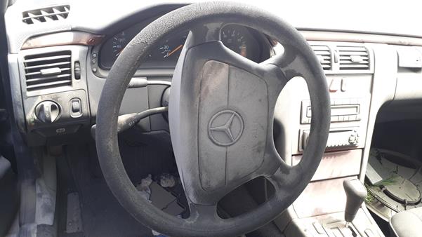 Photo 10 VIN: WDB2100371A387922 - MERCEDES-BENZ E320 