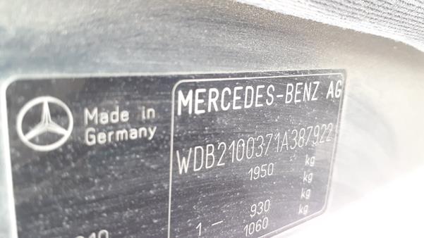 Photo 2 VIN: WDB2100371A387922 - MERCEDES-BENZ E320 