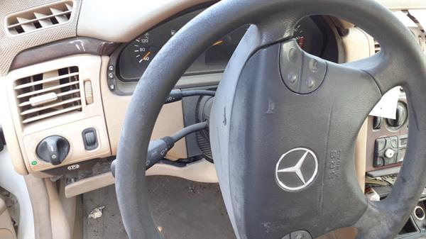 Photo 9 VIN: WDB2100481B400929 - MERCEDES-BENZ E200 