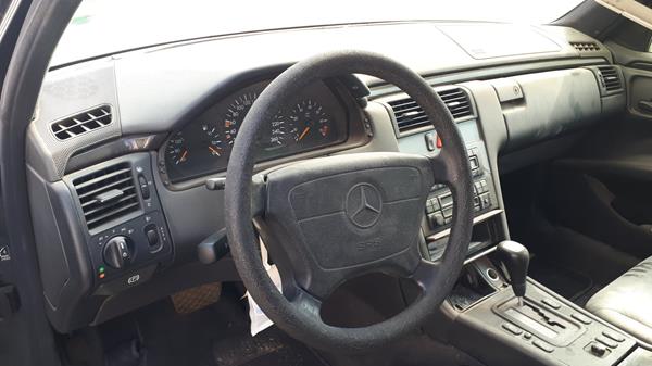 Photo 10 VIN: WDB2100551A006374 - MERCEDES-BENZ E320 