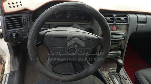 Photo 10 VIN: WDB2100551A024738 - MERCEDES-BENZ E320 