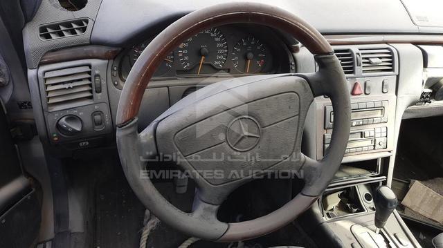 Photo 16 VIN: WDB2100551A041591 - MERCEDES E320 