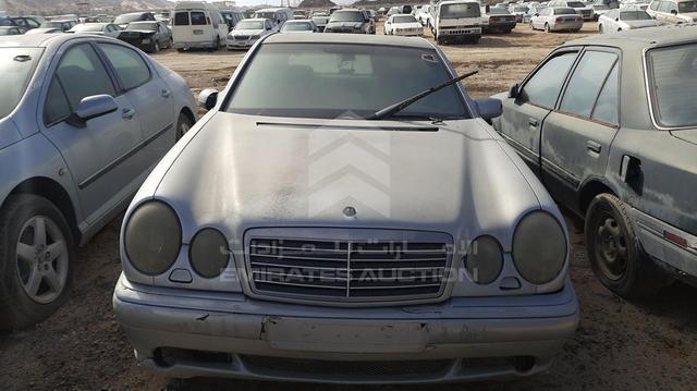 Photo 2 VIN: WDB2100551A041591 - MERCEDES E320 