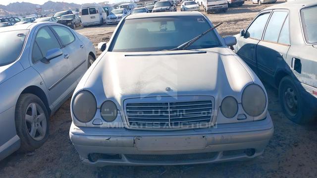 Photo 3 VIN: WDB2100551A041591 - MERCEDES E320 