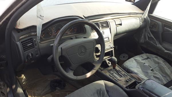 Photo 10 VIN: WDB2100551A073884 - MERCEDES-BENZ E320 