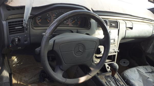 Photo 12 VIN: WDB2100551A073884 - MERCEDES-BENZ E320 