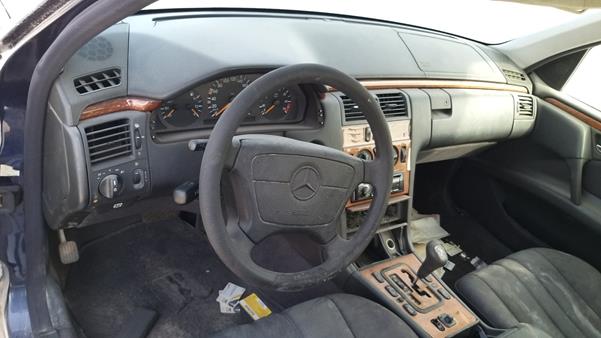 Photo 10 VIN: WDB2100611A748383 - MERCEDES-BENZ E320 