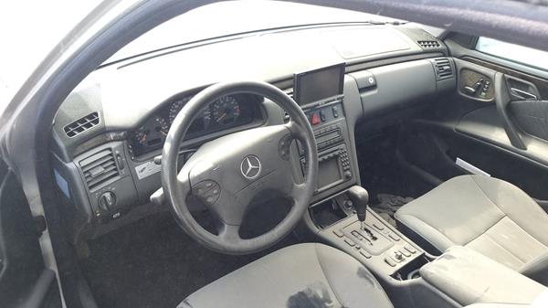 Photo 9 VIN: WDB2100651B012431 - MERCEDES-BENZ E320 